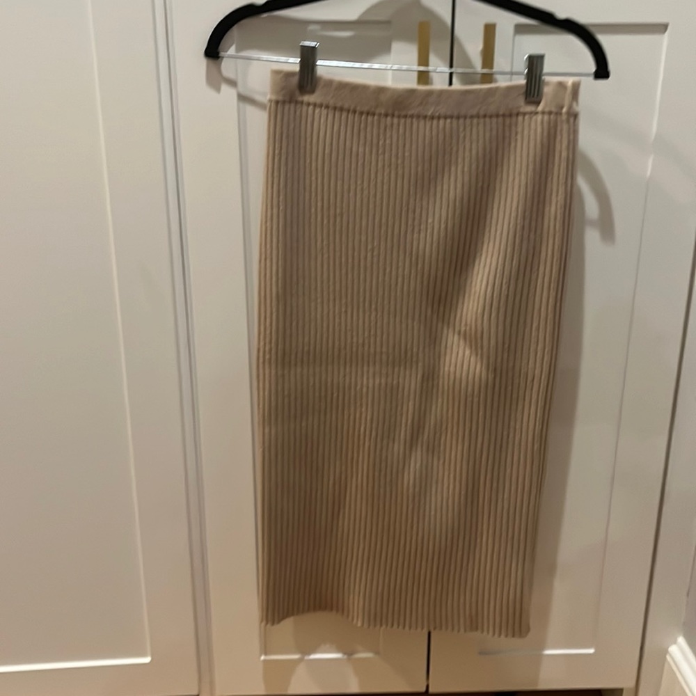 Club Monaco tan ribbed midi skirt. Size small.